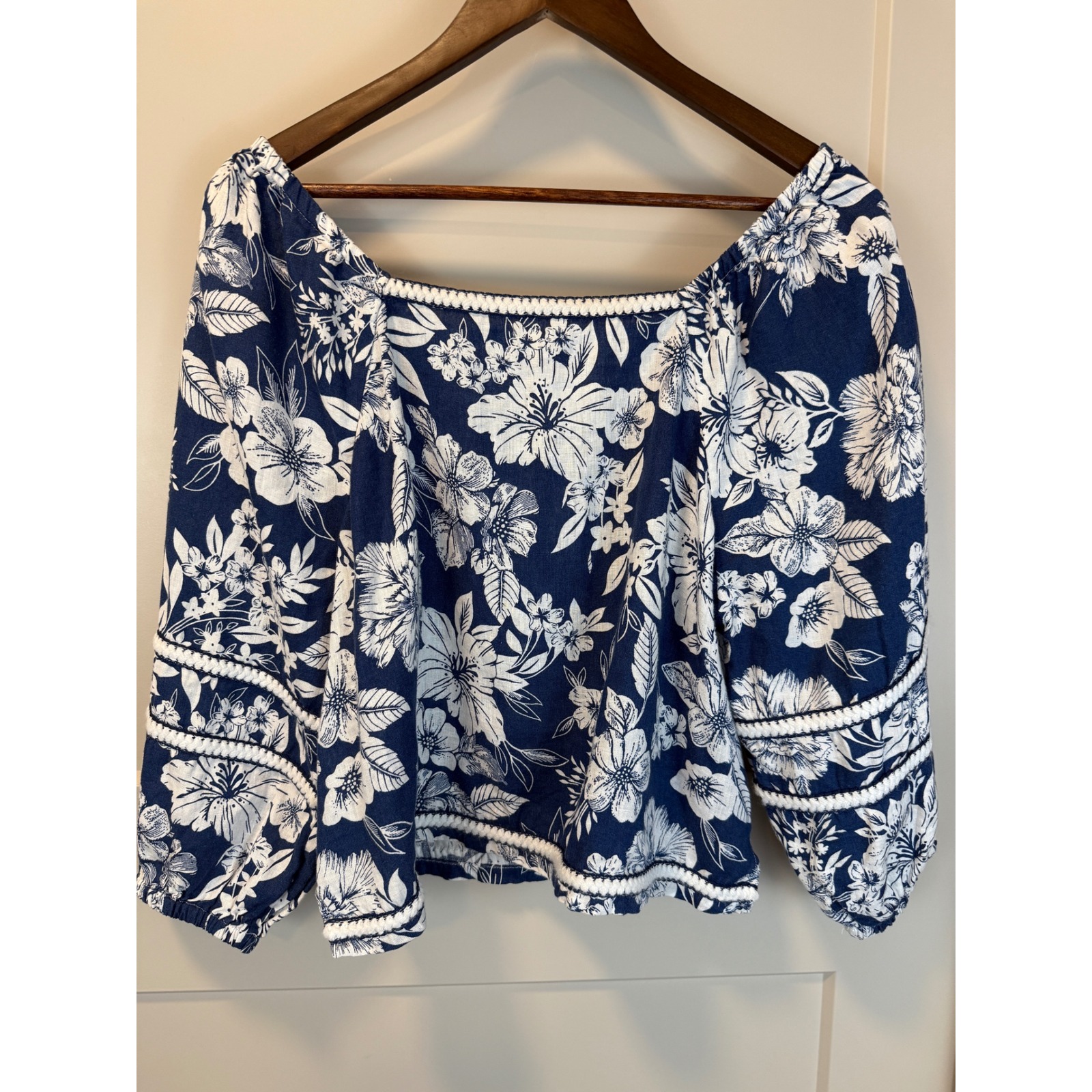 C&C California Blue White Linen Puff Sleeve Embroidered Blouse Size L